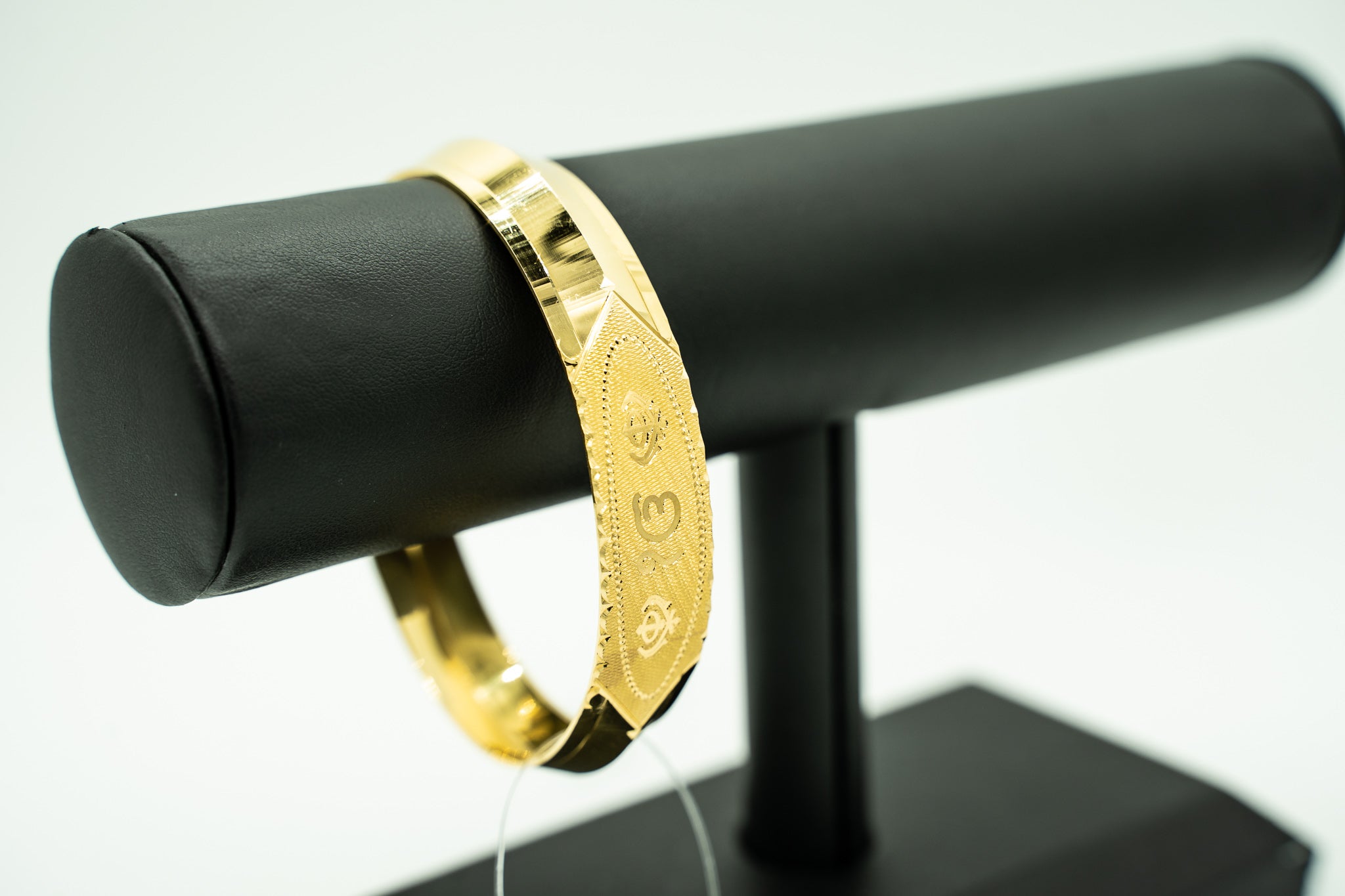 Khanda- Ik Onkar Design 22k Gold Kara Bracelet